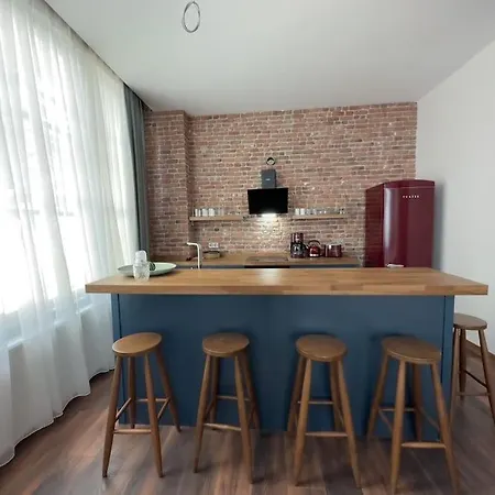101- Garden, Jacuzzi, Spacious, Luxury House Apartment *