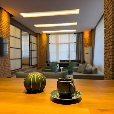 101- Garden, Jacuzzi, Spacious, Luxury House