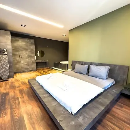 101- Garden, Jacuzzi, Spacious, Luxury House *