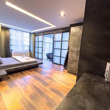 101- Garden, Jacuzzi, Spacious, Luxury House Apartment