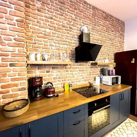 Apartment 101- Garden, Jacuzzi, Spacious, Luxury House *