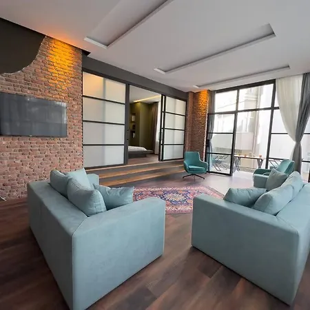 101- Garden, Jacuzzi, Spacious, Luxury House