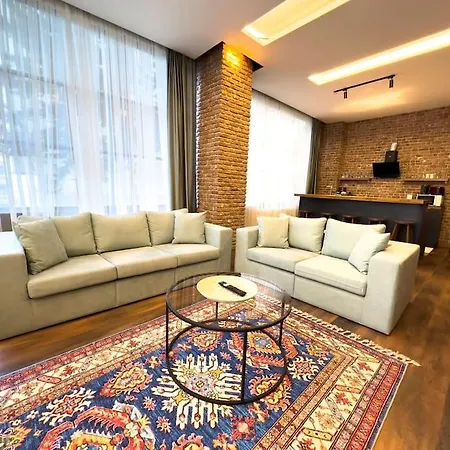 101- Garden, Jacuzzi, Spacious, Luxury House